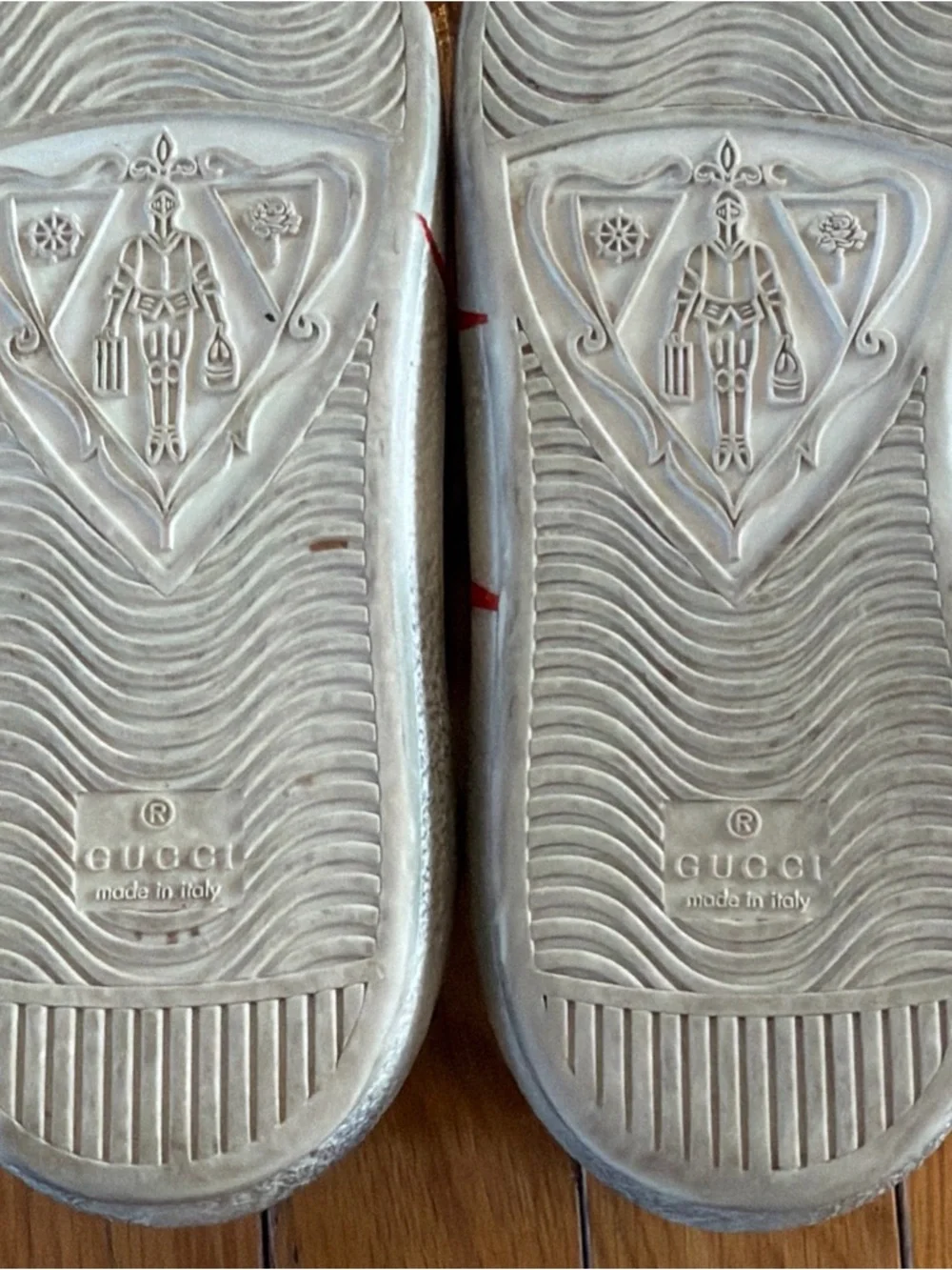 Authentic Gucci Ace Blade Logo Distressed Sneakers Tennis Shoes White Mens US 9